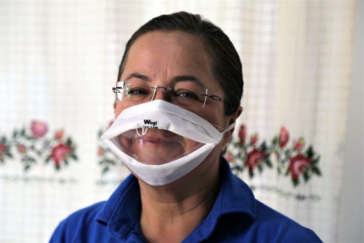 B&uuml;y&uuml;kşehir&rsquo;den işitme engelliler i&ccedil;in şeffaf maske