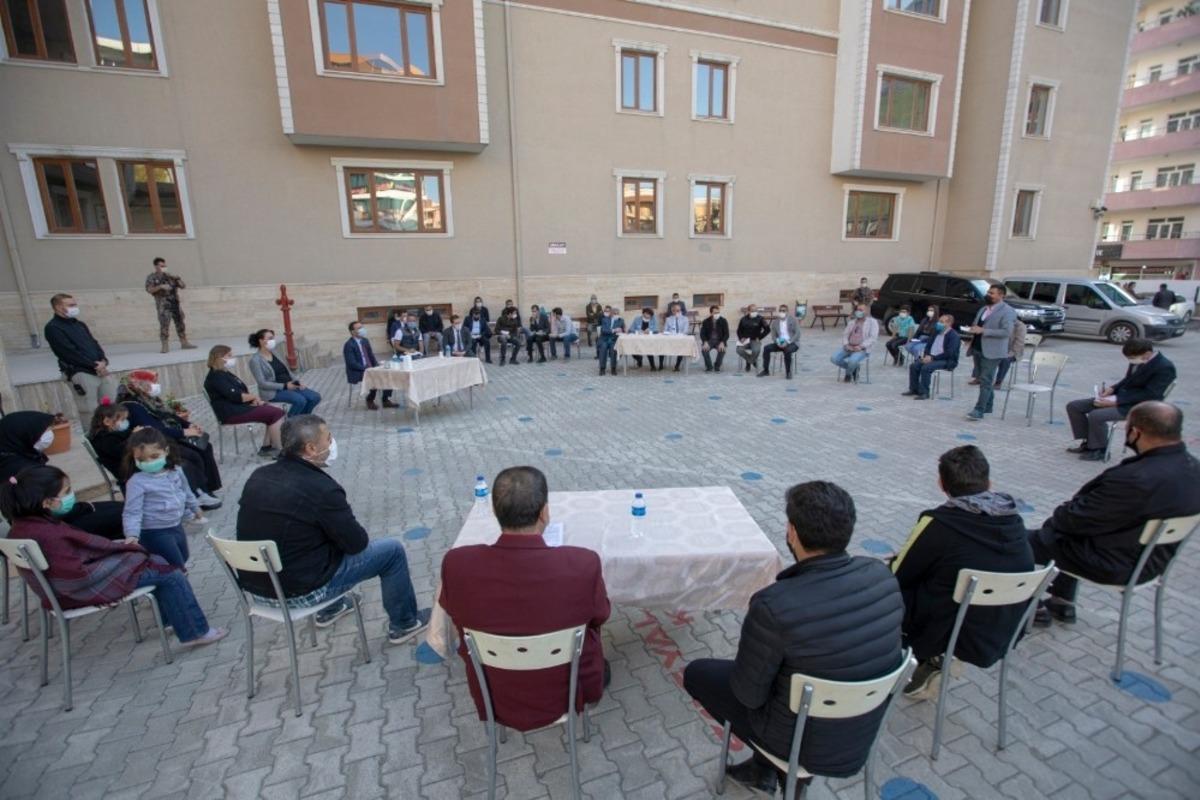 Kaymakam Aslan Bah&ccedil;ıvan Mahallesi sakinleri ile bir araya geldi