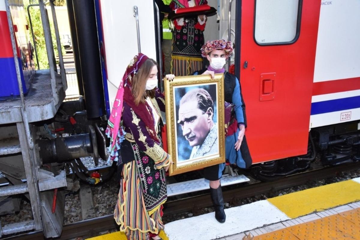 Atat&uuml;rk&rsquo;&uuml;n Manisa&rsquo;ya gelişinin 95. yıl d&ouml;n&uuml;m&uuml; kutlandı