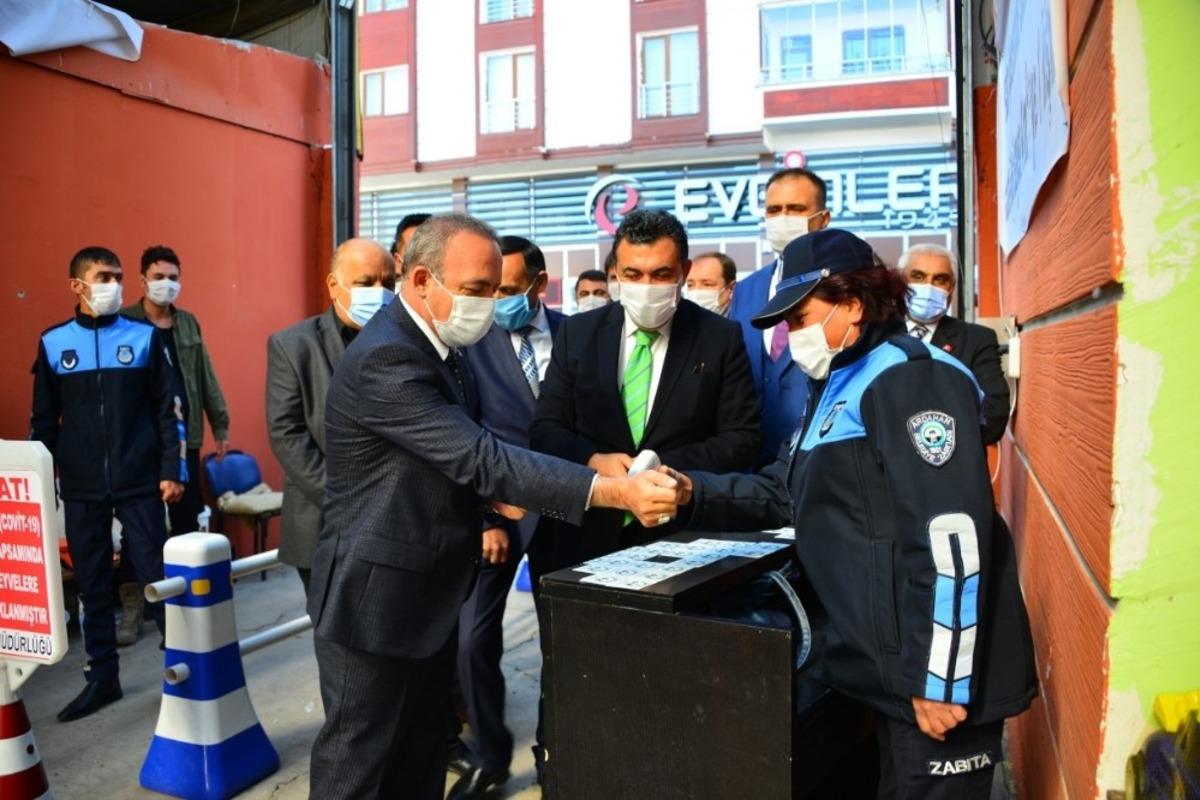 Ardahan&rsquo;da Koronavir&uuml;s denetimleri, Vali H&uuml;seyin &Ouml;ner&rsquo;in katılımıyla aralıksız devam ediyor