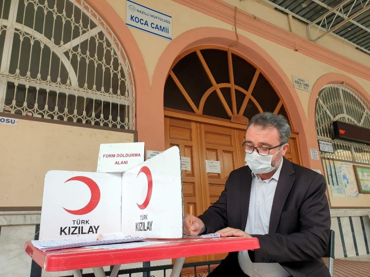 Din G&ouml;revlilerinden Kızılay&rsquo;a kan bağışı