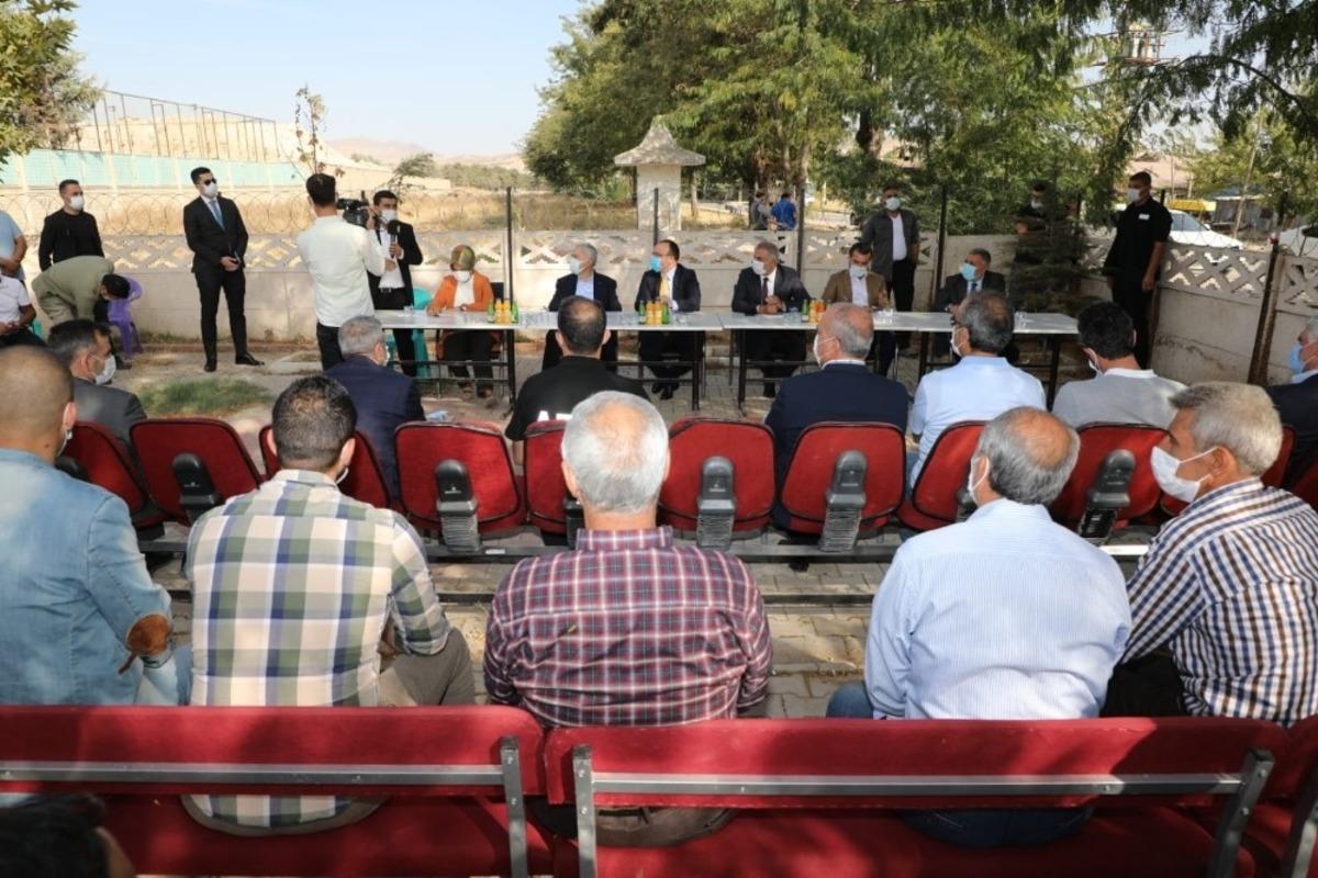 Elazığ il protokol&uuml;, Aksaray Mahallesi  sakinleriyle bir araya geldi