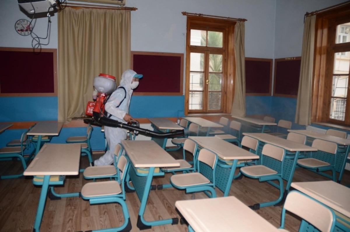 Kuşadası&rsquo;nda okullar ilk ders zili &ouml;ncesi dezenfekte edildi