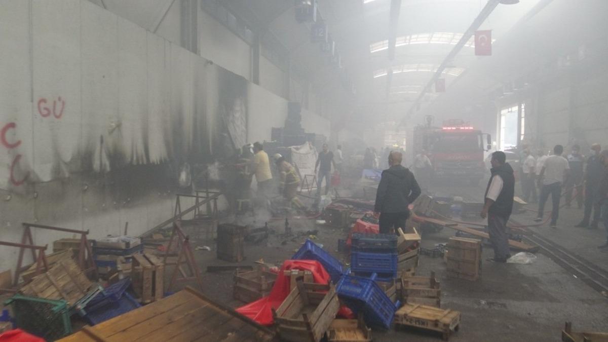 Pazar yerindeki yangın b&uuml;y&uuml;meden s&ouml;nd&uuml;r&uuml;ld&uuml;