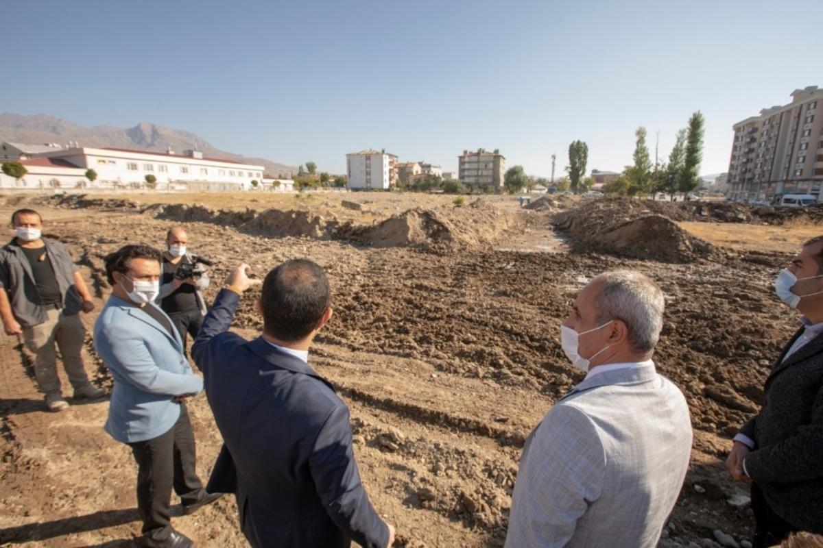Kaymakam Aslan ipek park alanında incelemelerde bulundu