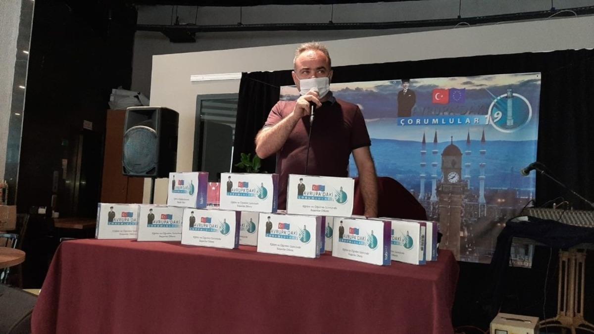 Avrupa&rsquo;da yaşayan &Ccedil;orumlulardan 19 &ouml;ğrenciye tablet hediye