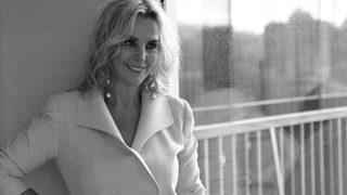 Yaşam Boyu Başarı Ödülü Hale Soygazi'ye