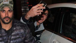 Burak Özçivit'in selfie trafiği