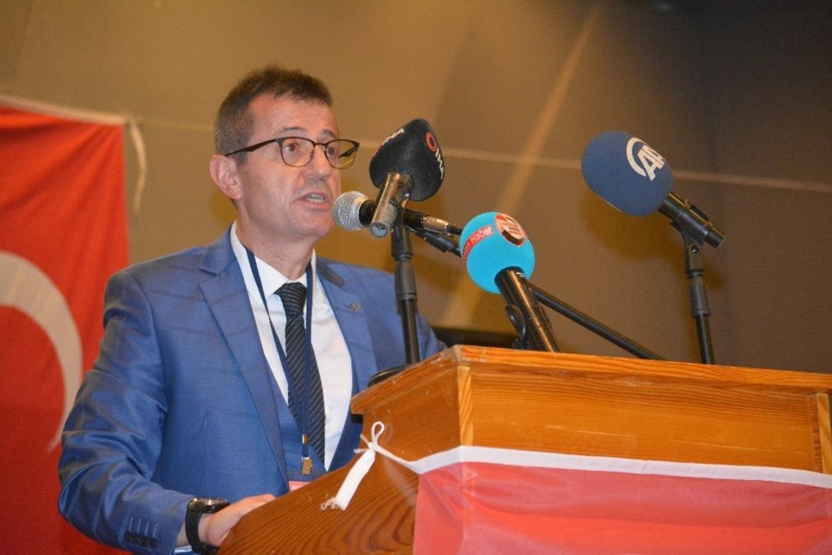 Ayvalık MHP&rsquo;de Mehmet Sıray g&uuml;ven tazeledi