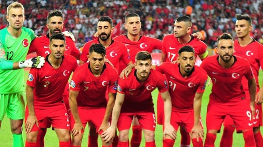 Milli Takım'da sakatlanan Kaan Ayhan kadrodan &ccedil;ıkarıldı!