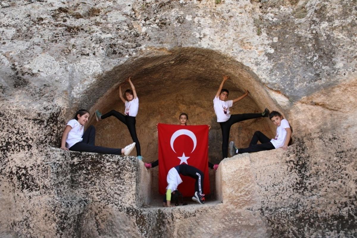 Perre Antik Kentte Cimnastik G&uuml;n&uuml; kutlaması