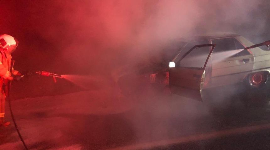 Balya&rsquo;da seyir halindeki otomobil yandı