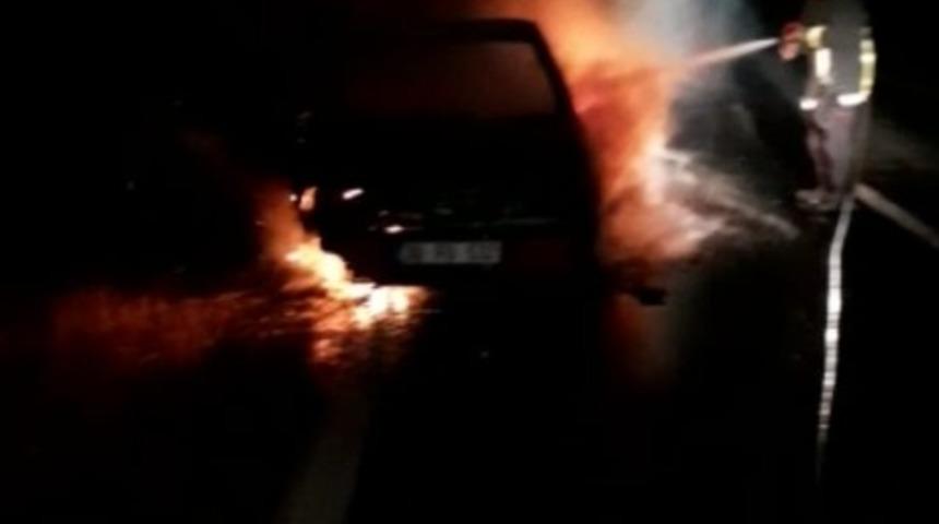 Kayseri&rsquo;de seyir halindeki otomobil alev topuna d&ouml;nd&uuml;