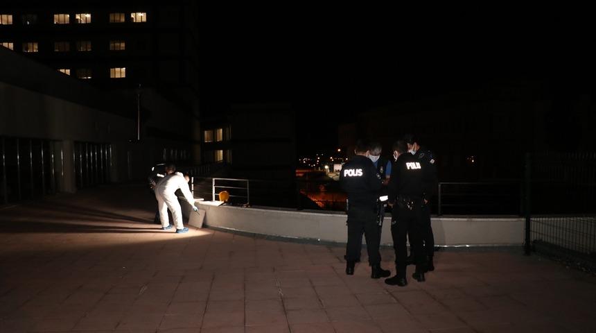 'Pes' dedirten olay! Koronavir&uuml;s hastası hastaneden ka&ccedil;arken balkondan d&uuml;şt&uuml;