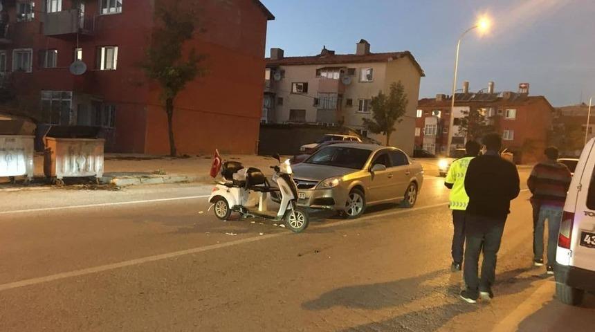 Otomobil ile elektrikli bisiklet çarpıştı: 1 yaralı
