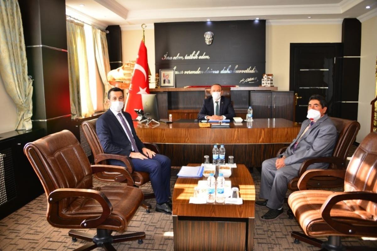 Vali H&uuml;seyin &Ouml;ner, Hanak il&ccedil;esinde ziyaretlerde bulundu