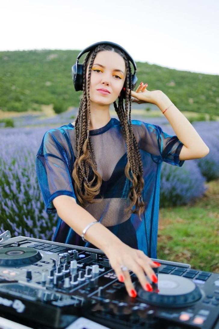 Dünyaca ünlü Ukraynalı DJ Katy Rise, Isparta'yı tercih etti