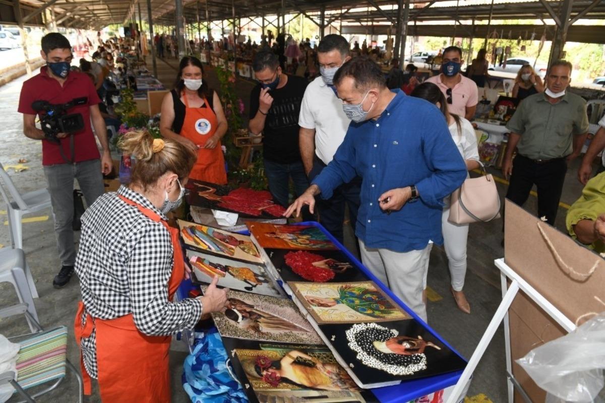 Kadınlar, Pazar &Ouml;tesi Kadın &Uuml;retici Pazarında h&uuml;nerlerini sergiledi