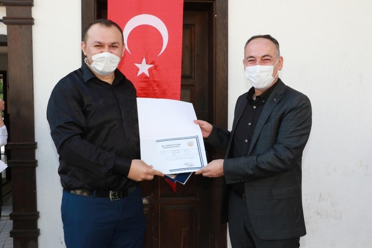 Gen&ccedil;ler katılım belgelerini Başkan Saygılı&rsquo;dan aldı