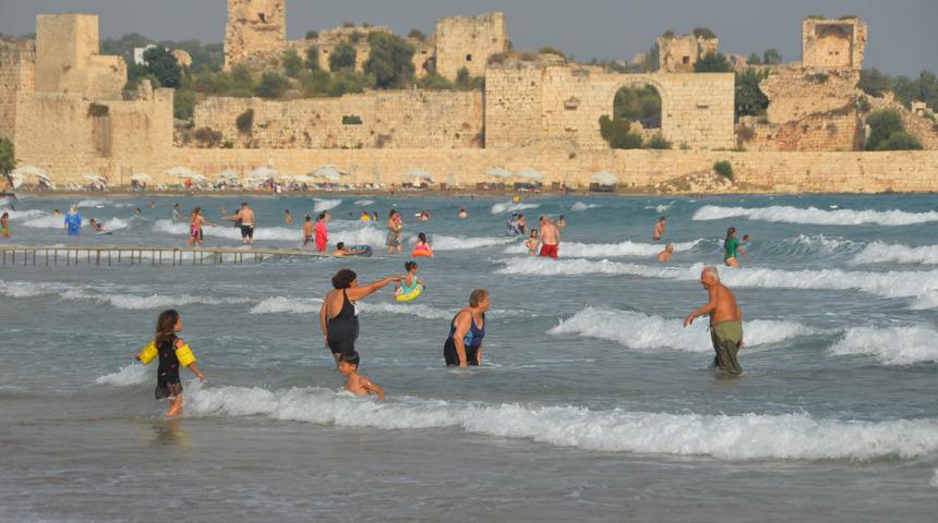 Mersin'de ekimde deniz keyfi