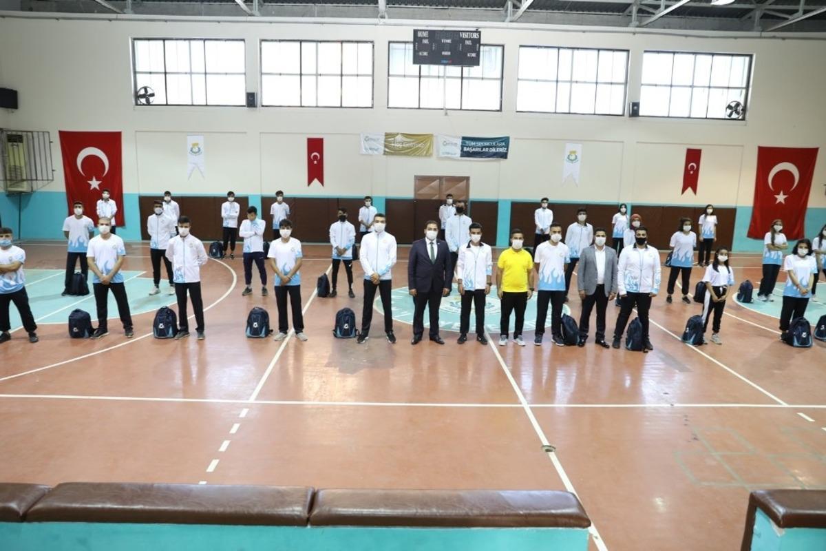 Canpolat gen&ccedil;lerle bir araya geldi