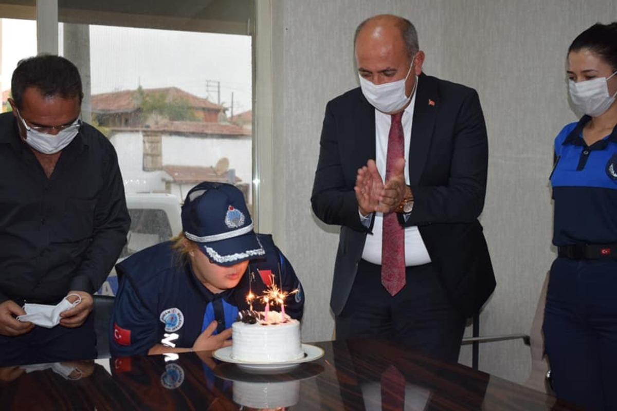 Down sendromlu Meryem&rsquo;e s&uuml;rpriz doğum g&uuml;n&uuml;