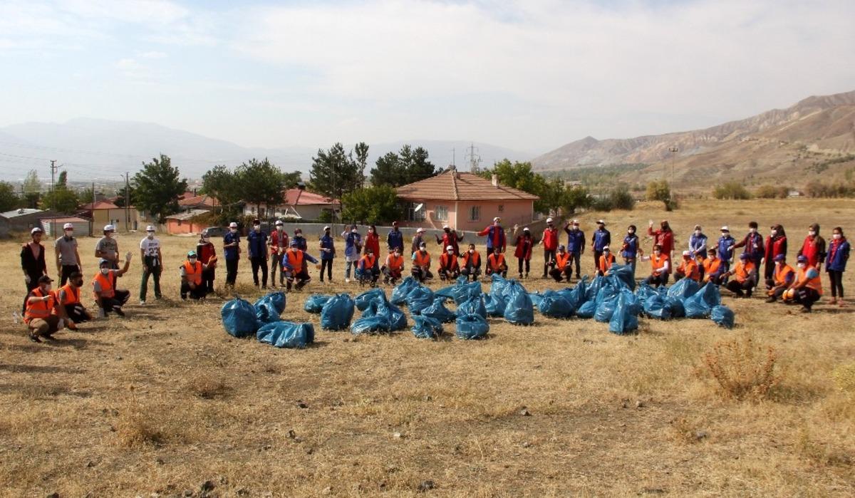 Erzincan&rsquo;da gen&ccedil;lerden &ccedil;evre temizliği