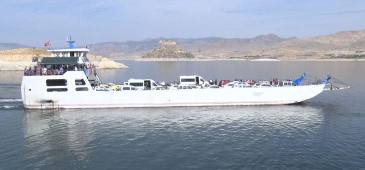 Başkan Alan, Elazığ-Tunceli arasında feribotla yolcu taşıdı G4