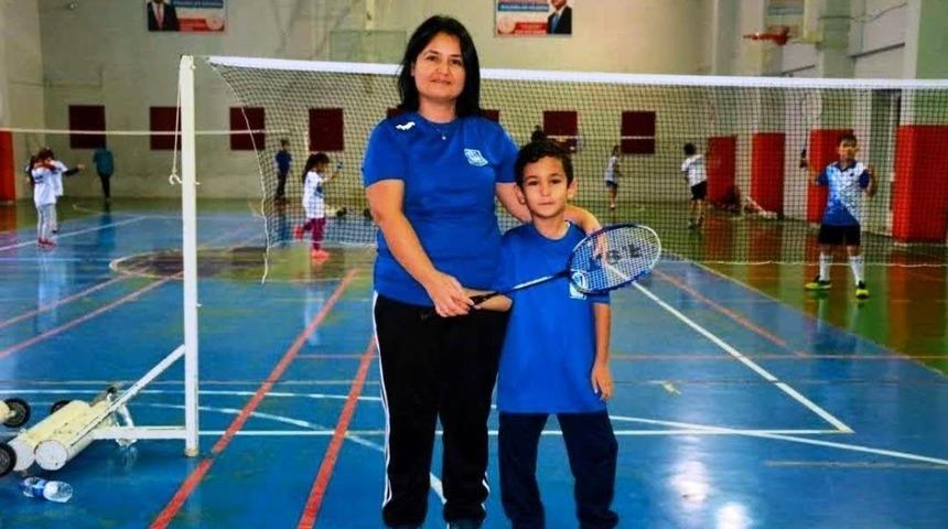 Hem annesi hem antrenörü