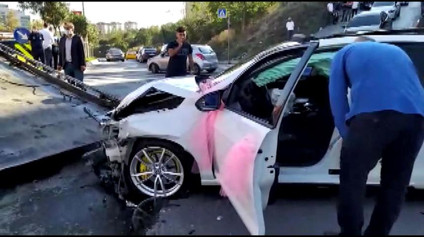 Gaziosmanpaşa'da kontrolden &ccedil;ıkan kamyonet dehşet sa&ccedil;tı: 4 yaralı