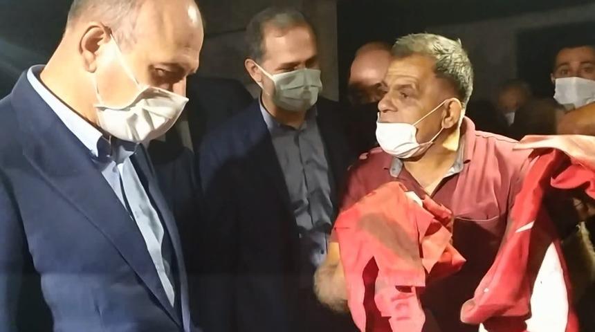 Bütün eşyaların yandığı odada sadece Türk bayrağı yanmadı