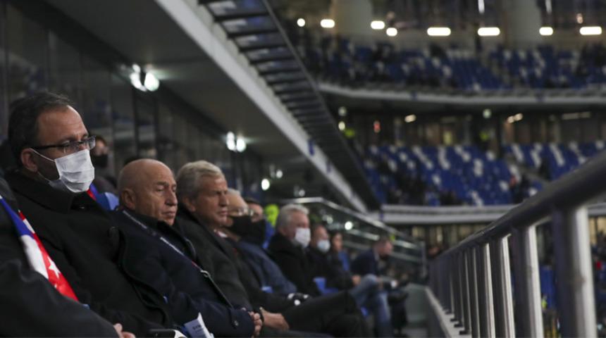 Gen&ccedil;lik ve Spor Bakanı Mehmet Muharrem Kasapoğlu, Rusya-T&uuml;rkiye ma&ccedil;ını izledi