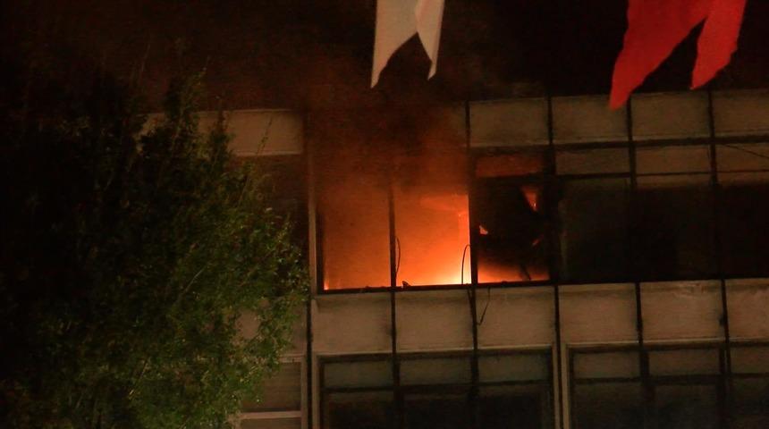 Fatih'te 4 katı binada yangın