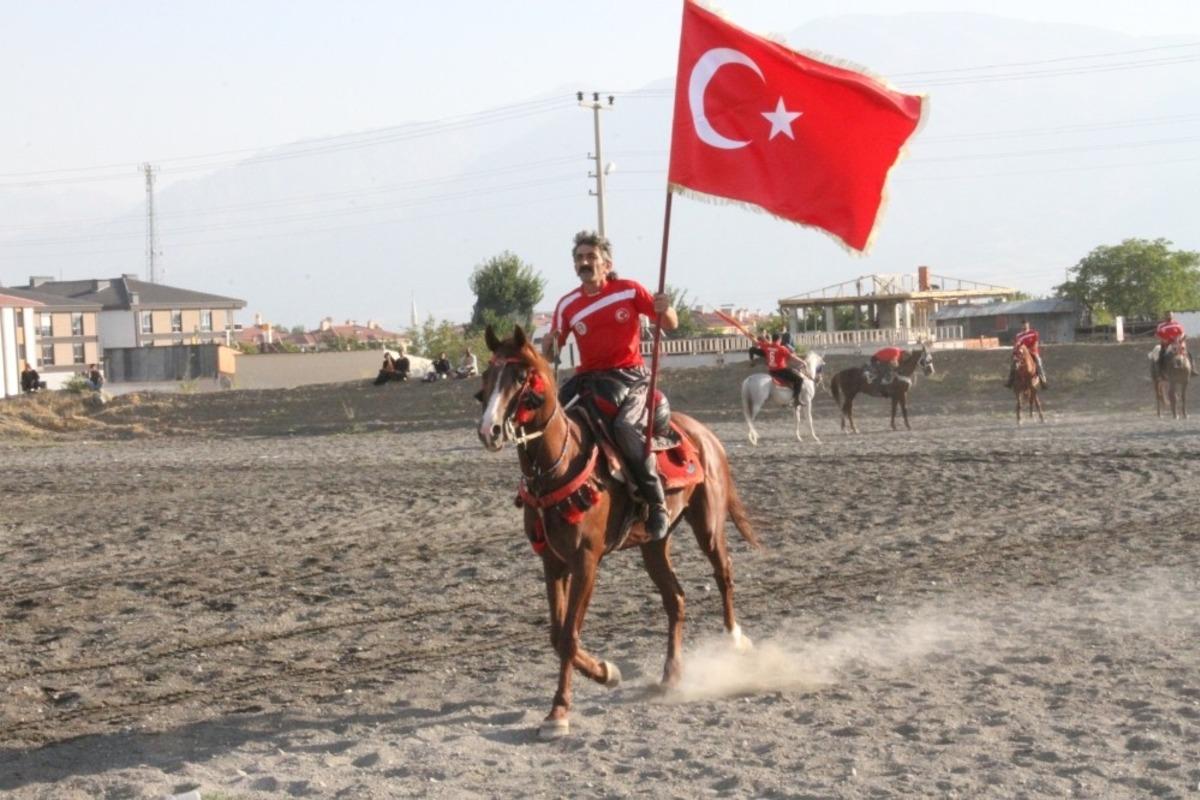Asırlık gelenek cirit Erzincan ve Bayburt&rsquo;ta yaşatılıyor
