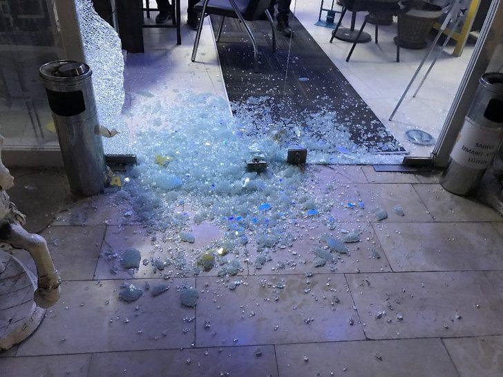 Kuşadası’nda emlak ofisi kurşunlandı G3