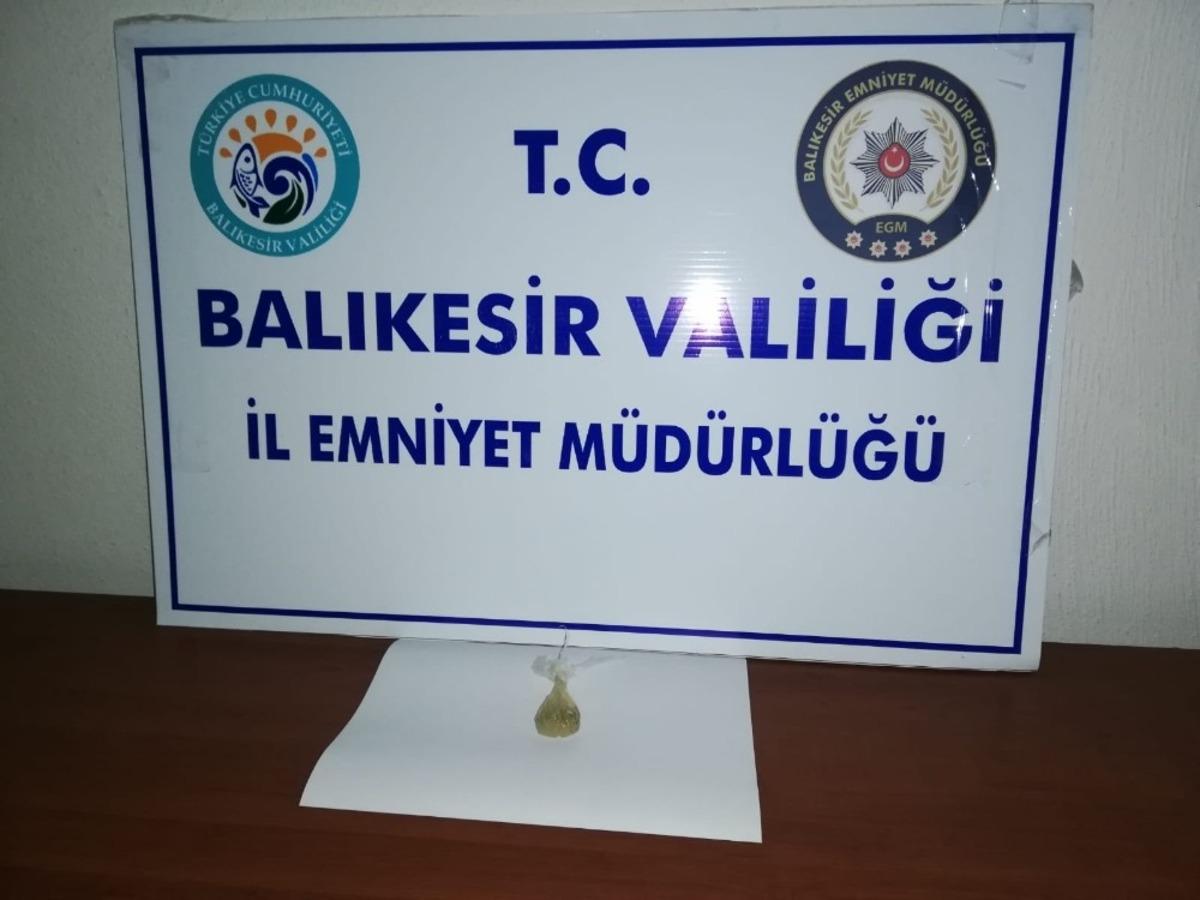 Balıkesir&rsquo;de uyuşturucu operasyonunda 8 kişi yakalandı