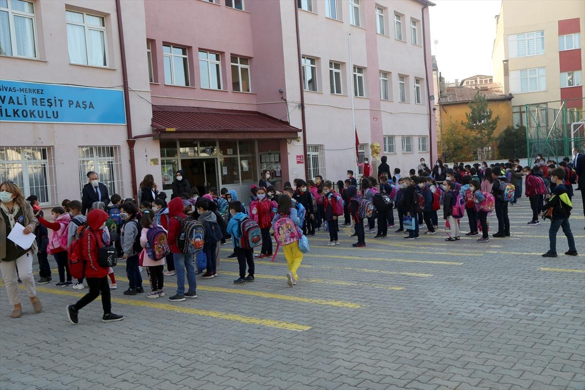 Y&uuml;z y&uuml;ze eğitime ge&ccedil;işte ikinci aşama başladı
