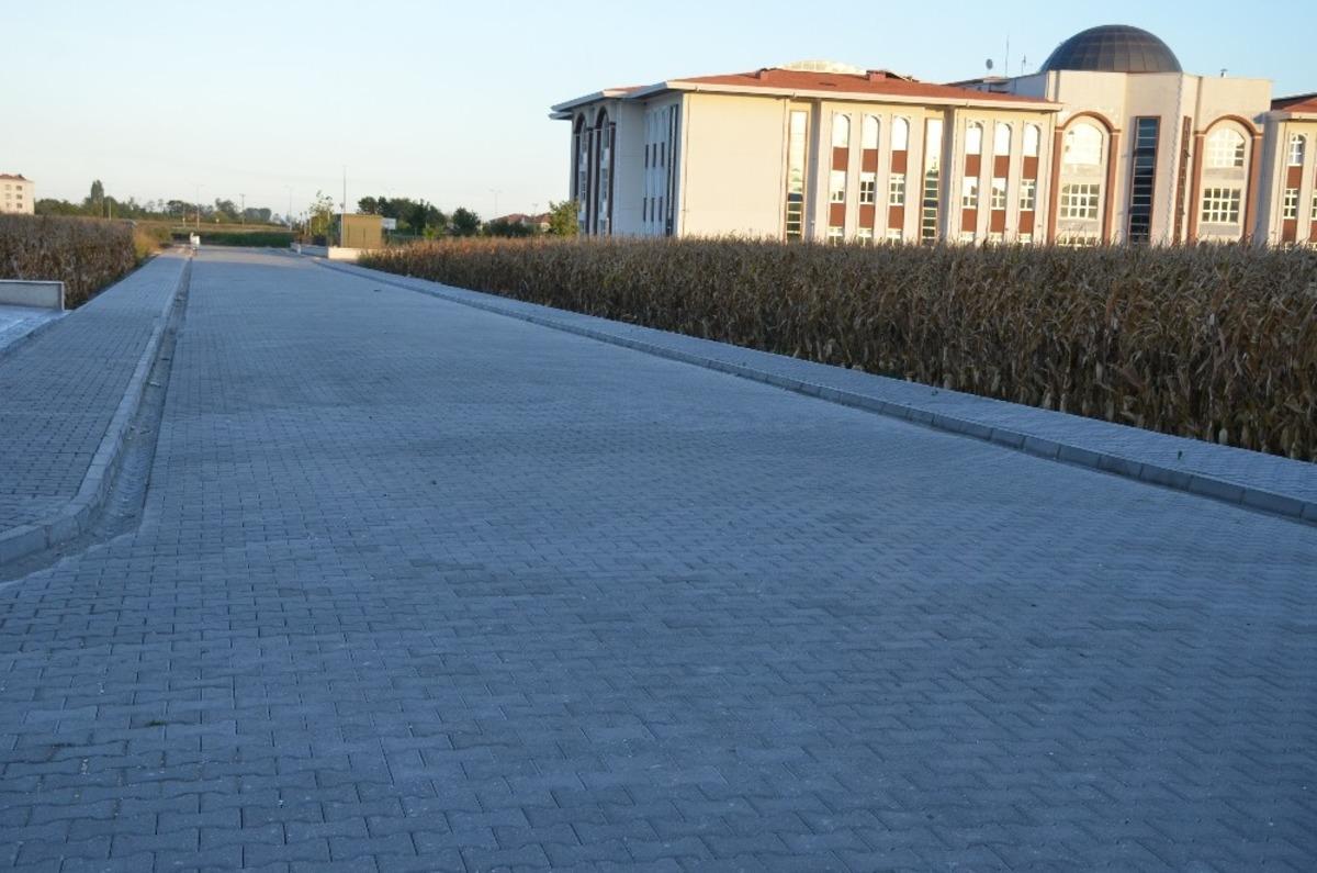 19 Mayıs&rsquo;ta yollar kilitli parke ile &ouml;r&uuml;l&uuml;yor