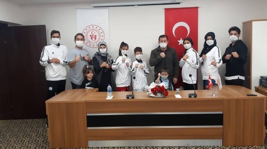 Kabak&ccedil;ı&rsquo;dan şampiyonlara ziyaret