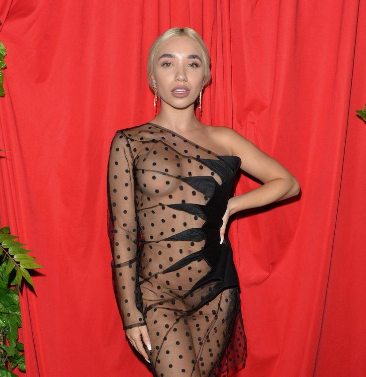 Bu nasıl elbise! Ella Baig geceye damga vurdu G1