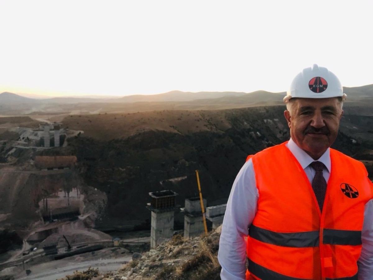 Ulaştırma eski Bakanı Arslan a&ccedil;ıkladı; &ldquo;O yol Kasım&rsquo;da a&ccedil;ılıyor&rdquo;