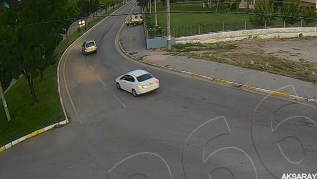 Aksaray’da MOBESE kameralarına yansıyan trafik kazaları