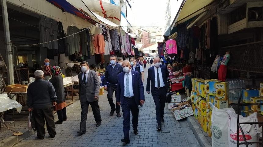 Başkan Bozkurt pazar yerini denetledi