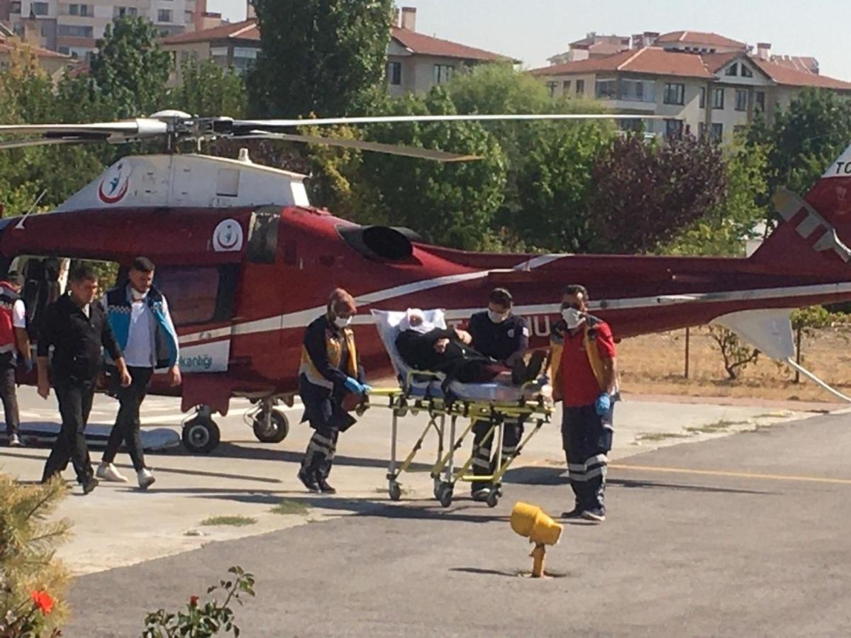 KOAH hastası kadın ambulans helikopterle şehir merkezine getirildi