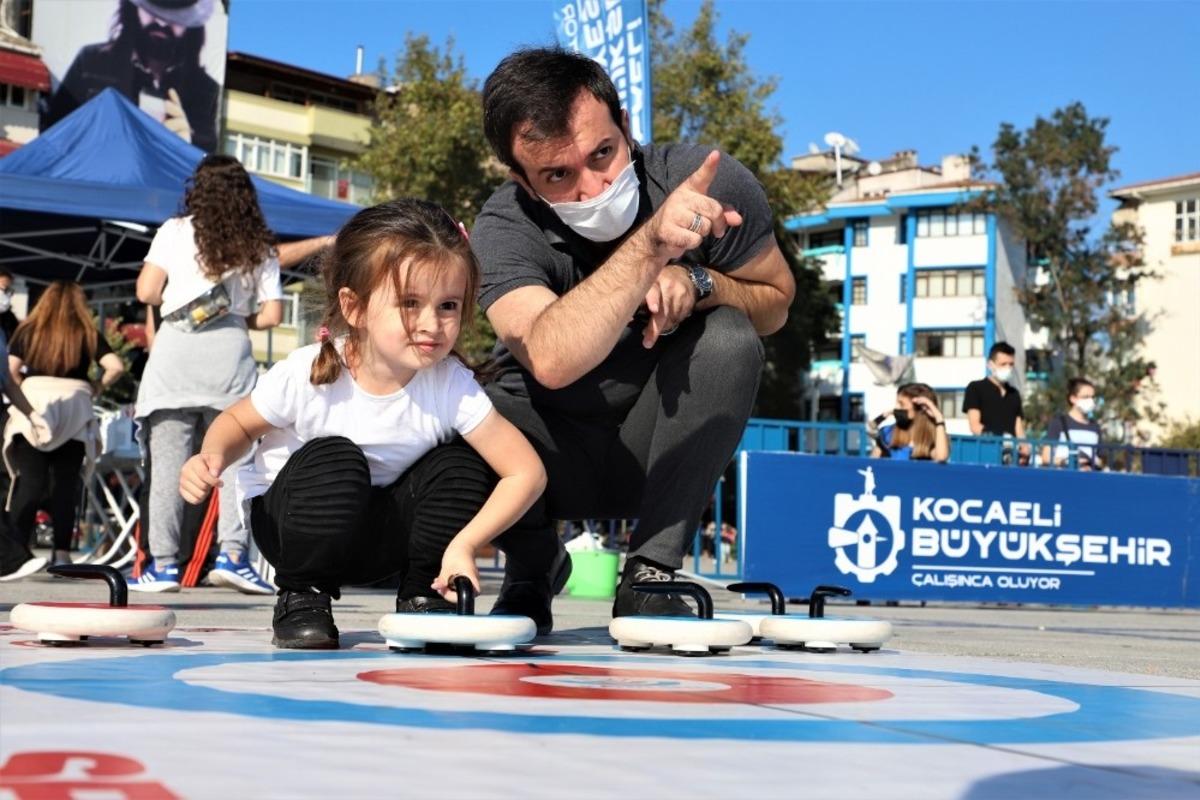 B&uuml;y&uuml;kşehir vatandaşları Floor Curling ile tanıştırdı
