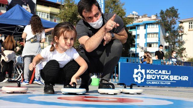 Büyükşehir vatandaşları Floor Curling ile tanıştırdı