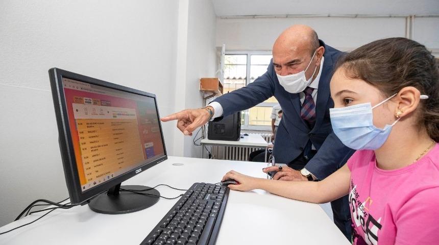 Başkan Soyer&rsquo;den &ldquo;askıda tablet&rdquo; kampanyası