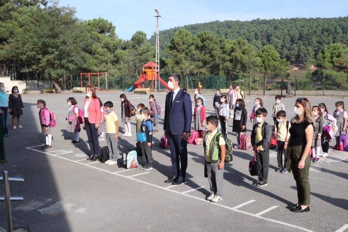 Başkan G&ouml;khan Y&uuml;ksel, Y&uuml;z Y&uuml;ze Eğitimin ilk g&uuml;n&uuml;nde &ouml;ğrencileri yalnız bırakmadı