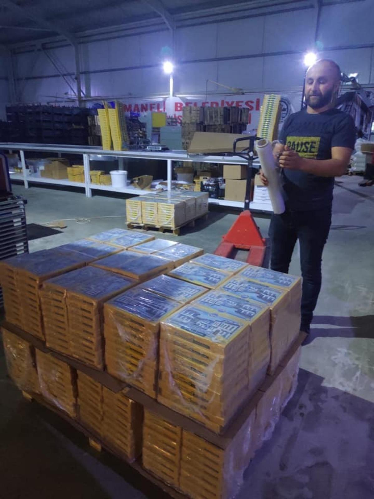 Bilecik&rsquo;ten bir kamyon sal&ccedil;a ve ayva lokumu sevk edildi