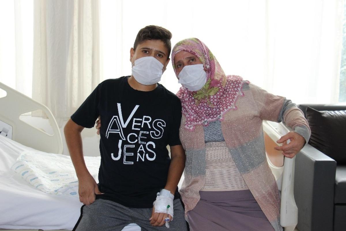 16 yaşındaki Taner, annesinin b&ouml;breğiyle hayata tutundu